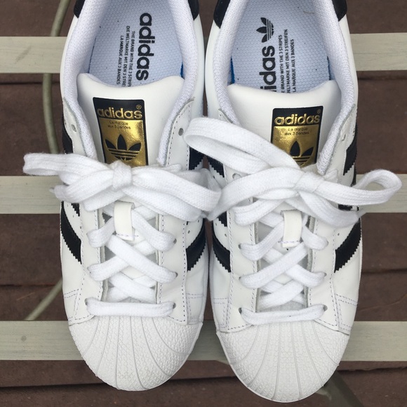 BRAND NEW Classic Adidas Superstars - Picture 6 of 7